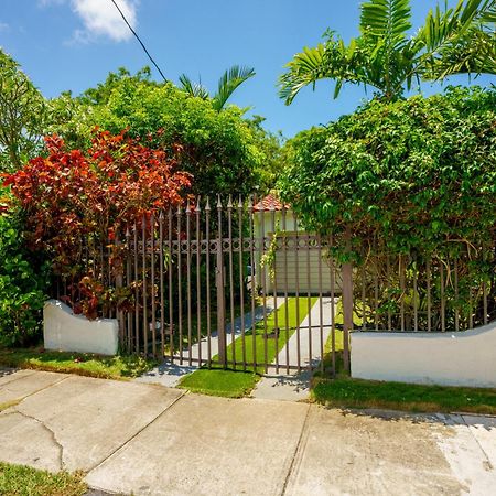 Entire Private Beautiful 2 Bedroom Plus Den House With Gated Front&Back Yard And Free Parking 10Min Drive To Miami Beach Екстер'єр фото