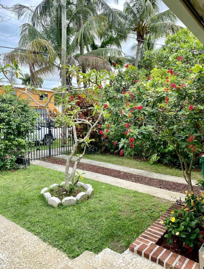 Entire Private Beautiful 2 Bedroom Plus Den House With Gated Front&Back Yard And Free Parking 10Min Drive To Miami Beach Екстер'єр фото