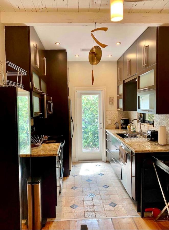 Entire Private Beautiful 2 Bedroom Plus Den House With Gated Front&Back Yard And Free Parking 10Min Drive To Miami Beach Екстер'єр фото