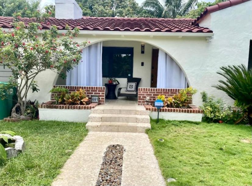 Entire Private Beautiful 2 Bedroom Plus Den House With Gated Front&Back Yard And Free Parking 10Min Drive To Miami Beach Екстер'єр фото