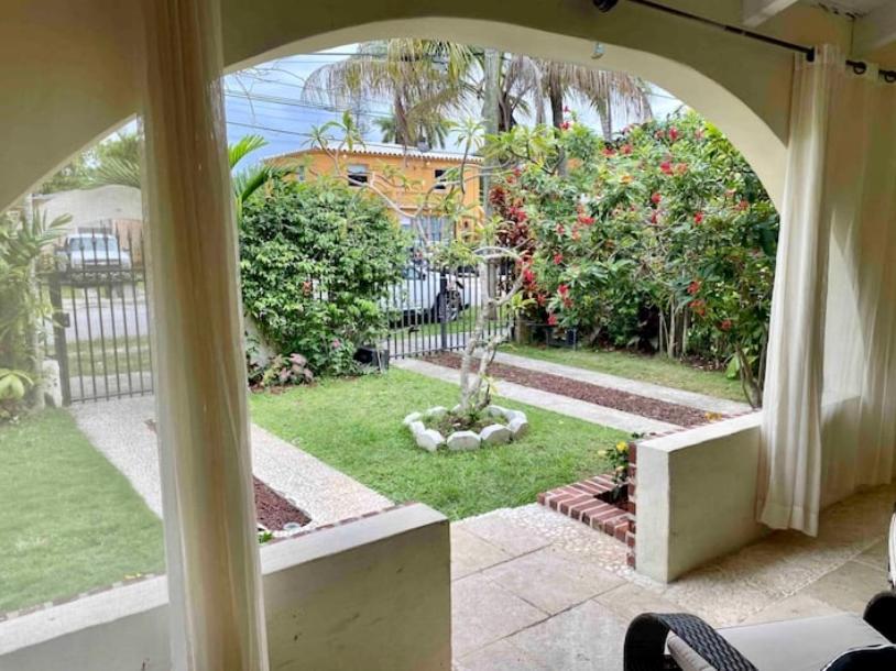 Entire Private Beautiful 2 Bedroom Plus Den House With Gated Front&Back Yard And Free Parking 10Min Drive To Miami Beach Екстер'єр фото