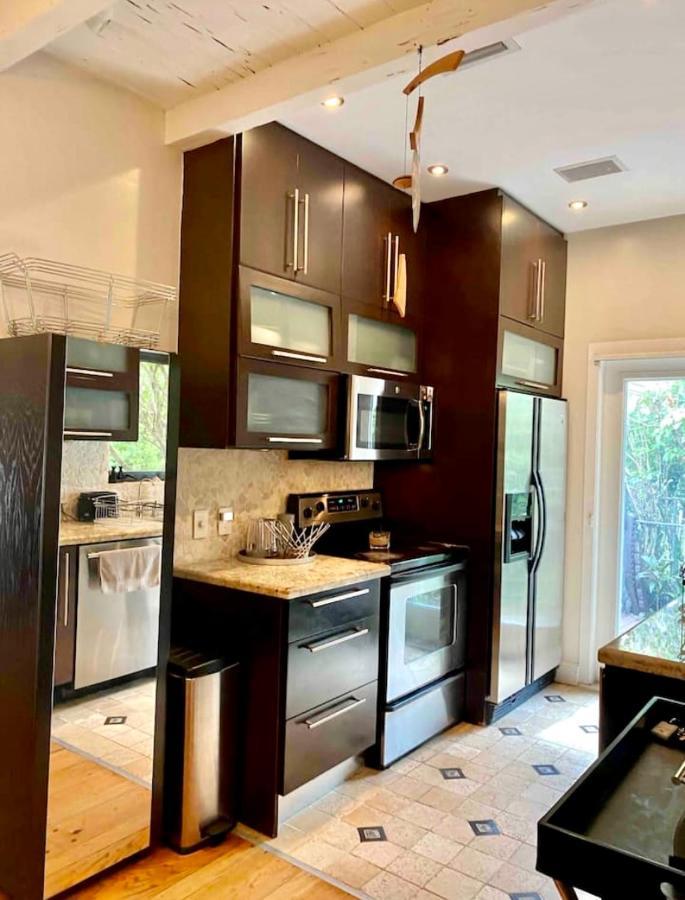 Entire Private Beautiful 2 Bedroom Plus Den House With Gated Front&Back Yard And Free Parking 10Min Drive To Miami Beach Екстер'єр фото