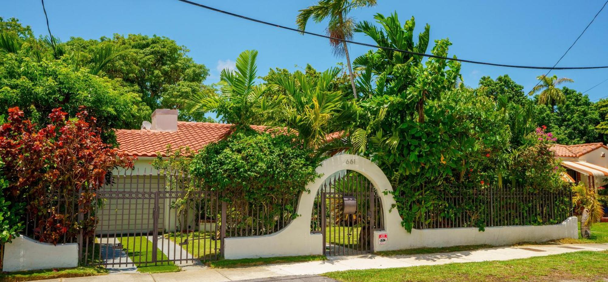 Entire Private Beautiful 2 Bedroom Plus Den House With Gated Front&Back Yard And Free Parking 10Min Drive To Miami Beach Екстер'єр фото