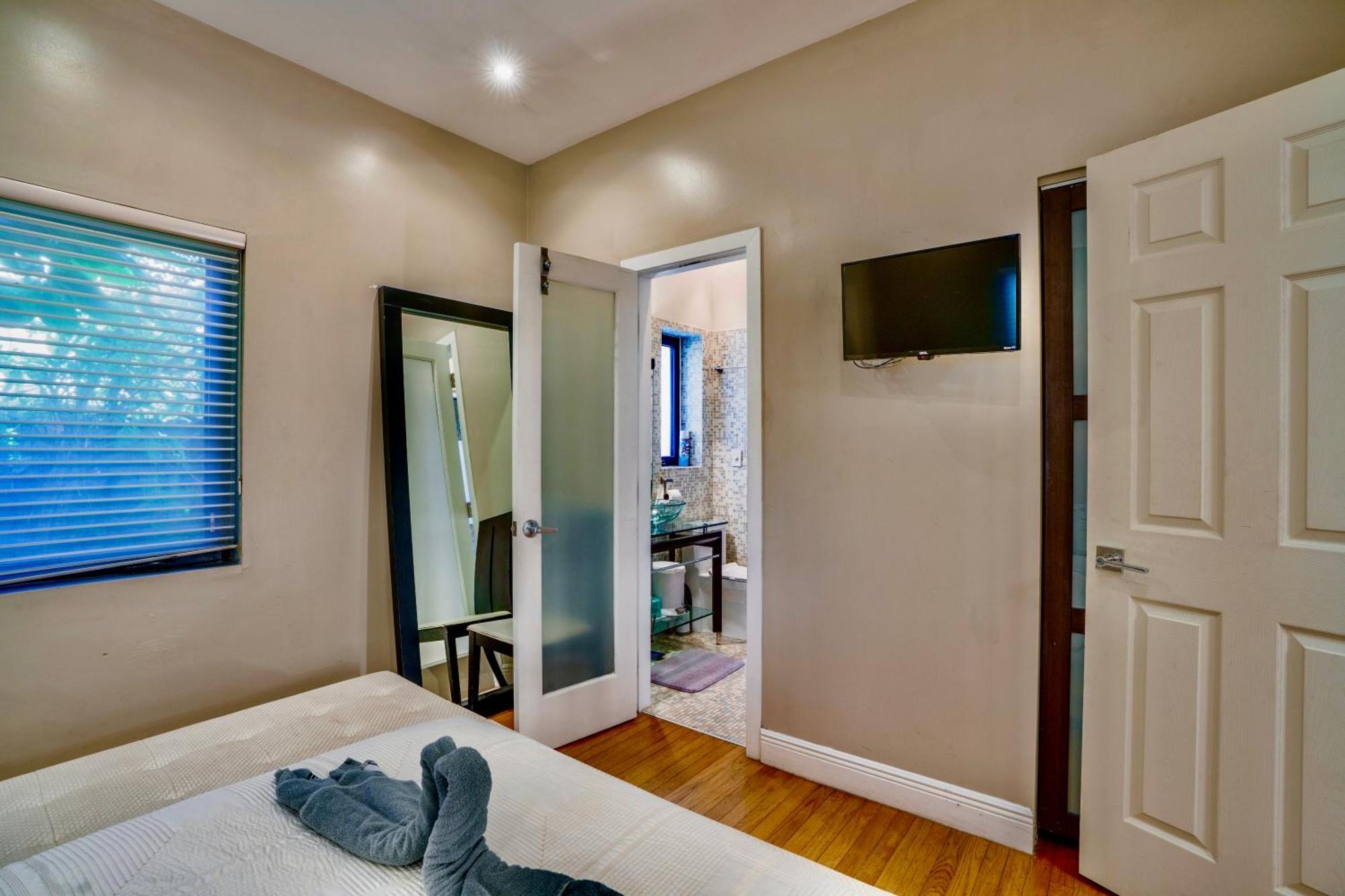 Entire Private Beautiful 2 Bedroom Plus Den House With Gated Front&Back Yard And Free Parking 10Min Drive To Miami Beach Екстер'єр фото