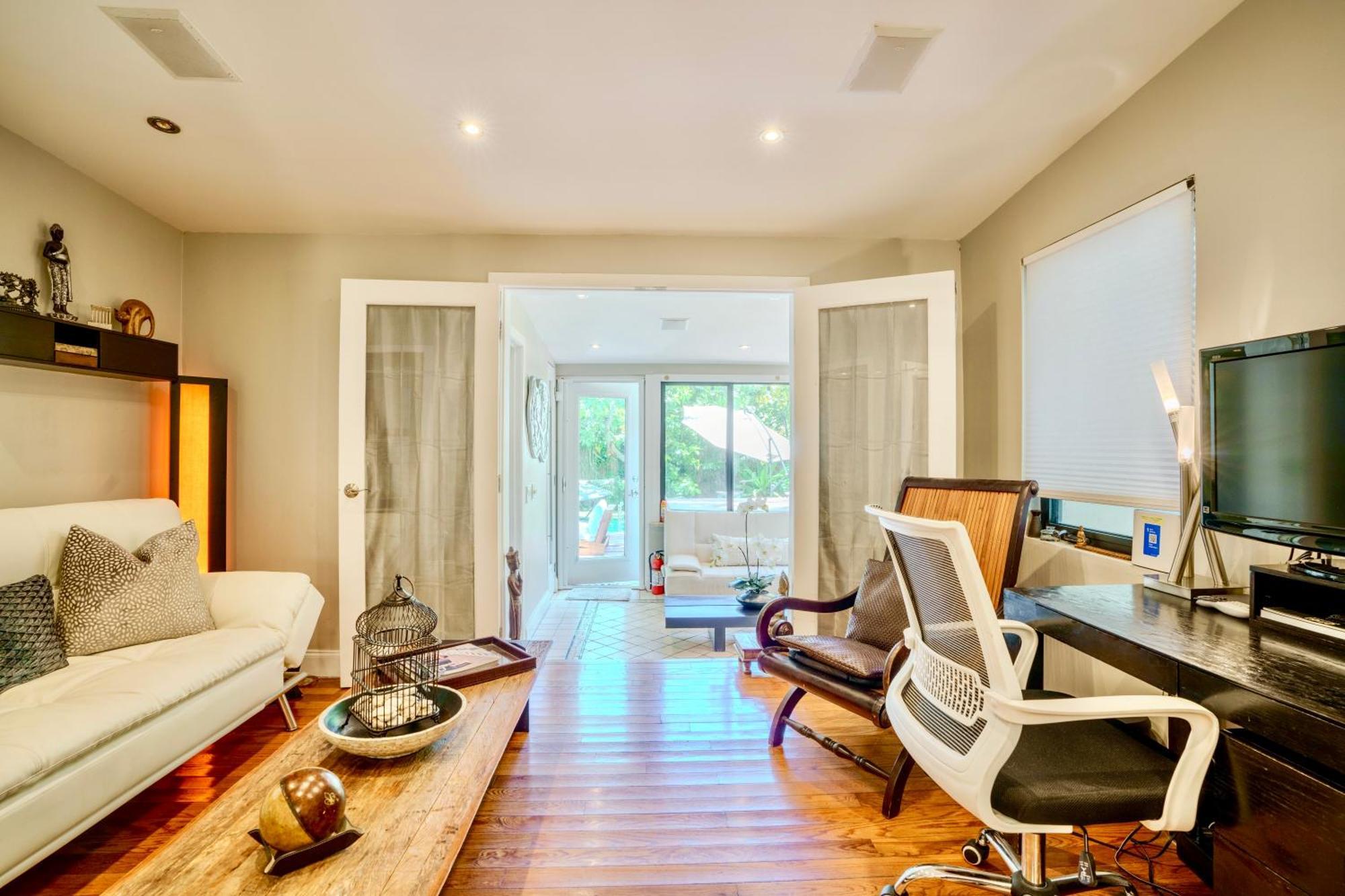 Entire Private Beautiful 2 Bedroom Plus Den House With Gated Front&Back Yard And Free Parking 10Min Drive To Miami Beach Екстер'єр фото