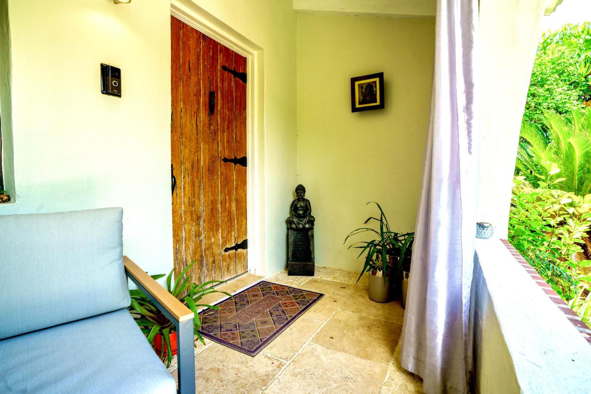 Entire Private Beautiful 2 Bedroom Plus Den House With Gated Front&Back Yard And Free Parking 10Min Drive To Miami Beach Екстер'єр фото